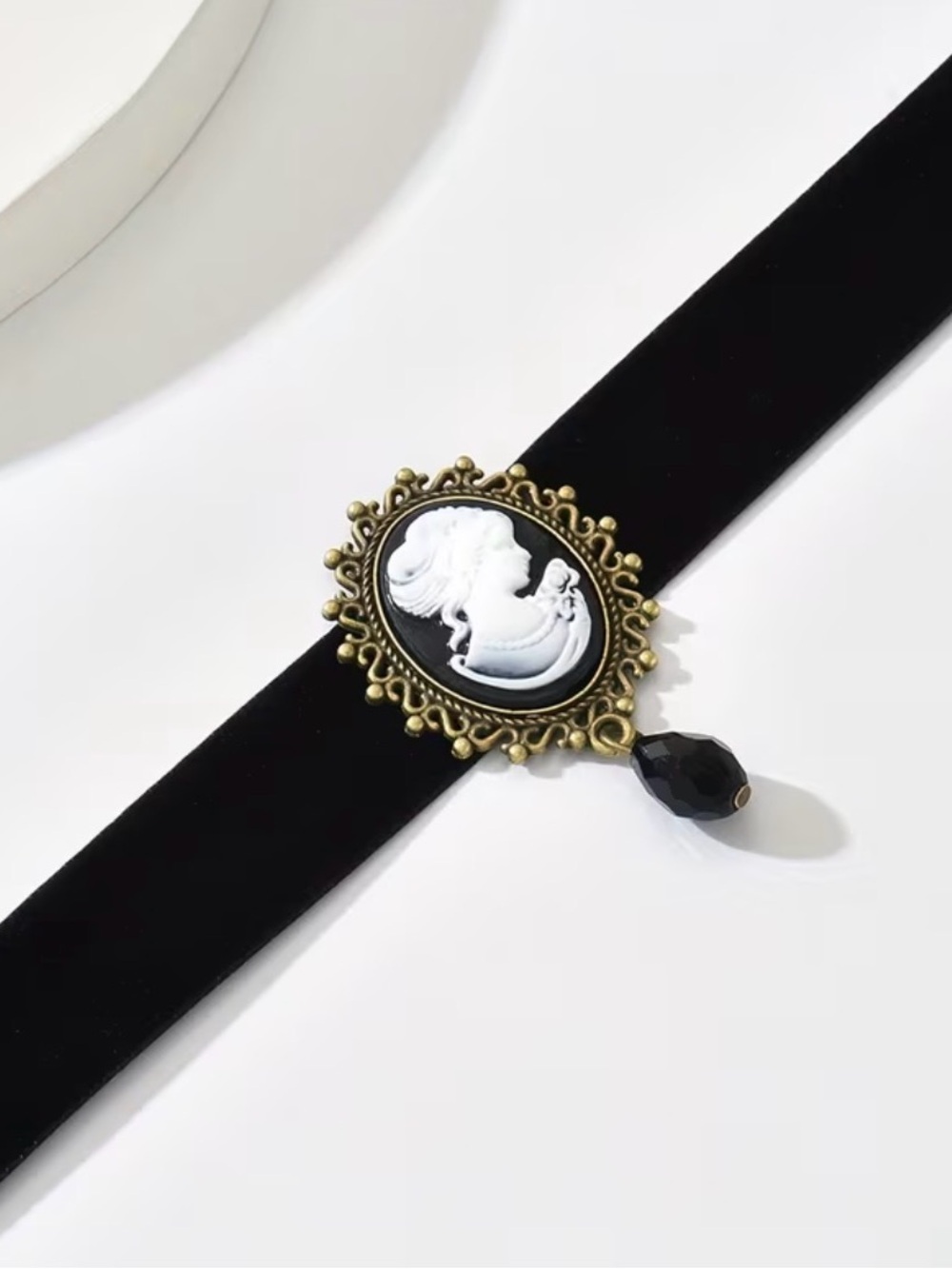 Vintage-Inspired Black Cameo Velvet Choker Necklace - Picture 3 of 4